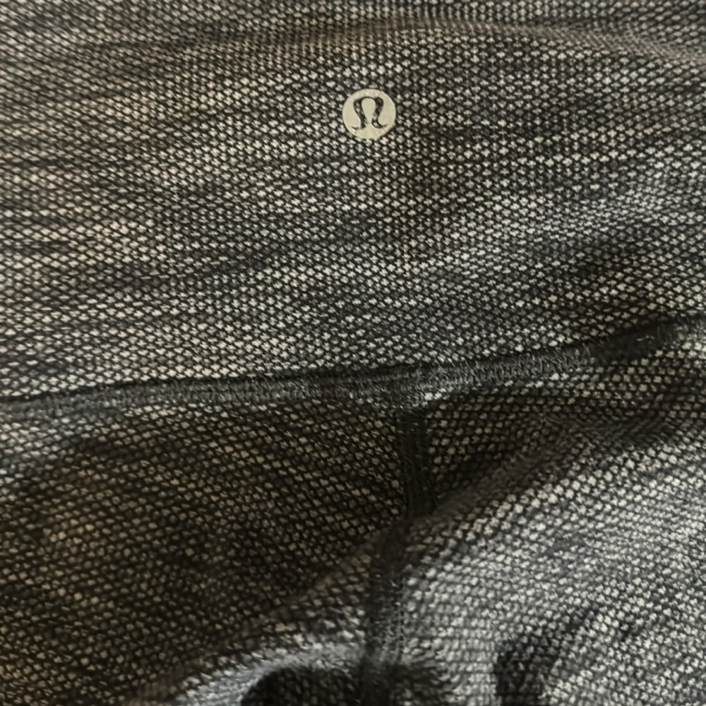 Lululemon wunder under leggings Barely worn in almost new condition no pilling